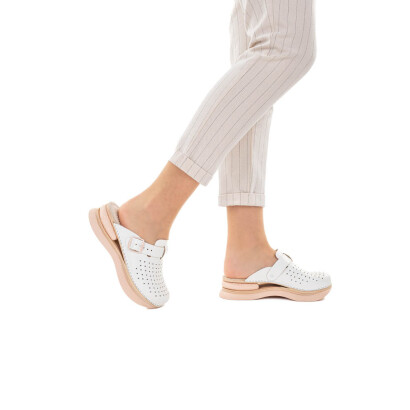 Zaprti ženski čevlji Biancomolina z zračno blazinico in masažnim vložkom